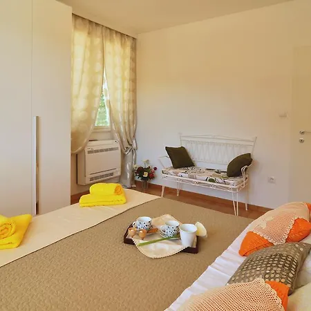 Barbara Apartment Split